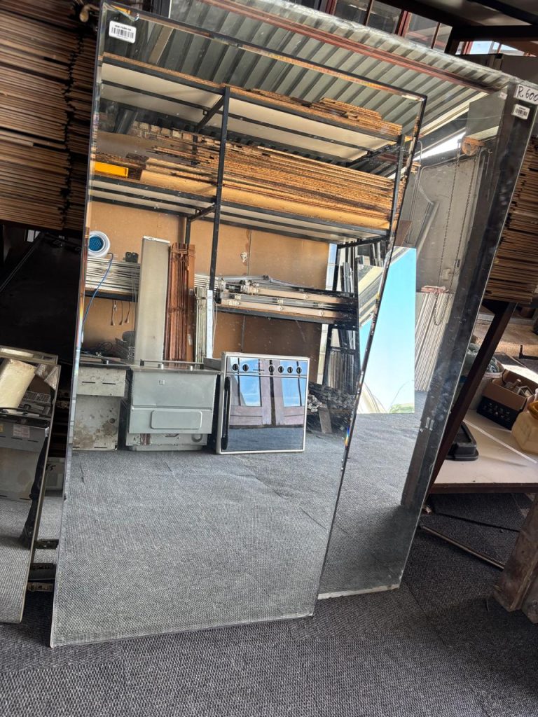 Large mirror, second unit (not in chat text)